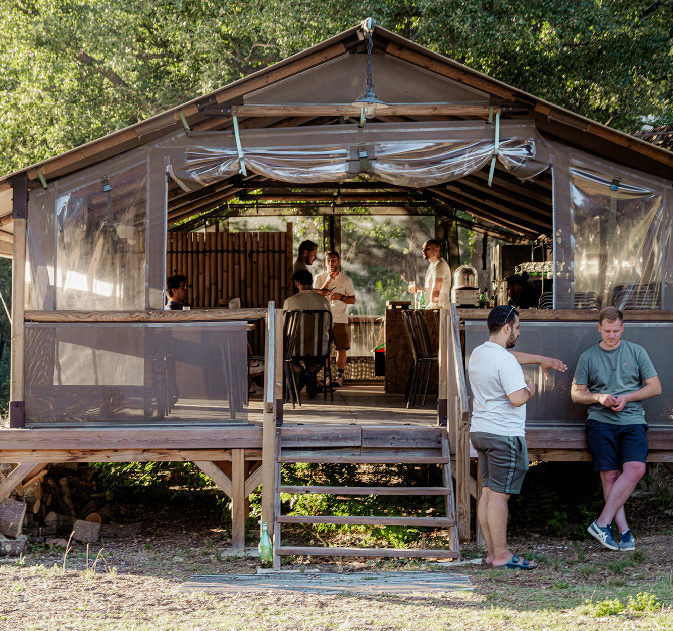 ecolodge fermé avec un espace cuisine intégré